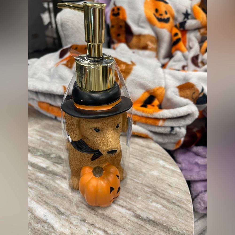 Halloween Dachshund Soap Dispenser Halloween Trick or Treat Wiener Dog NWT - Picture 2 of 5